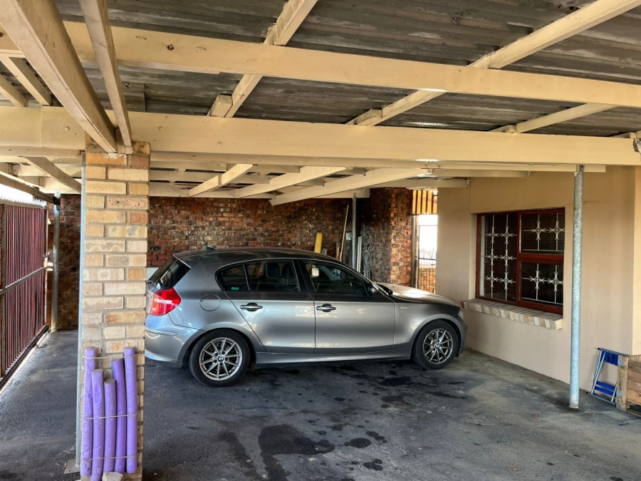 4 Bedroom Property for Sale in Heuwelkruin Eastern Cape